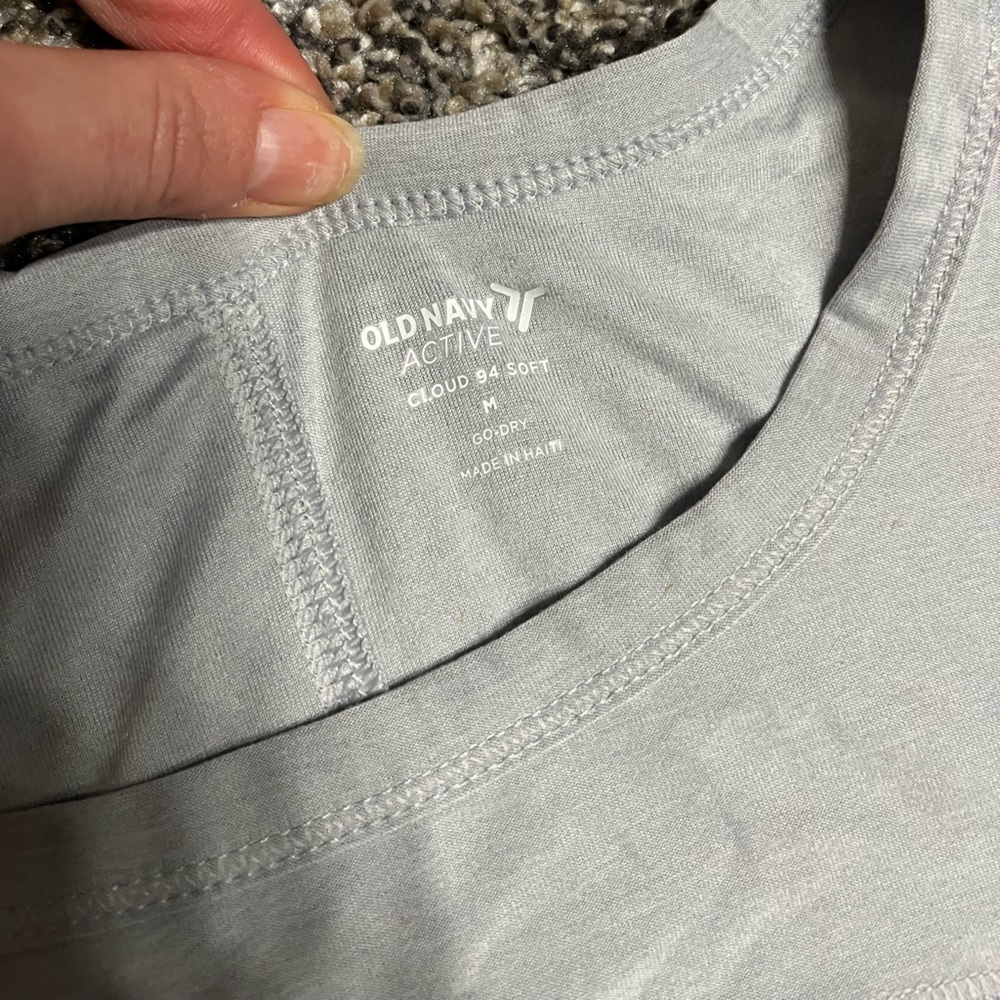 Women's Old Navy Active Tee Gray Size Medium - Picture 4 of 7